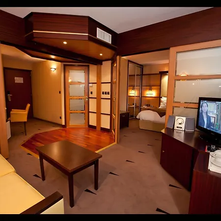 Отель Western La Fayette Et 4*