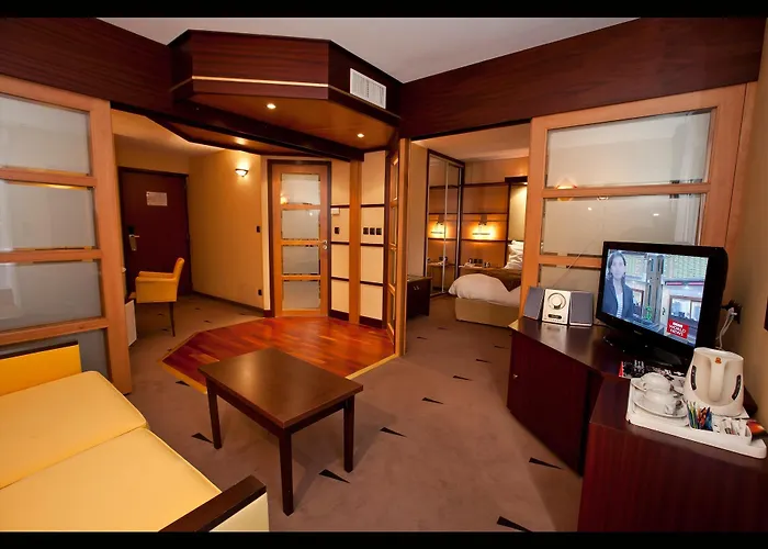 Отель Western La Fayette Et 4*